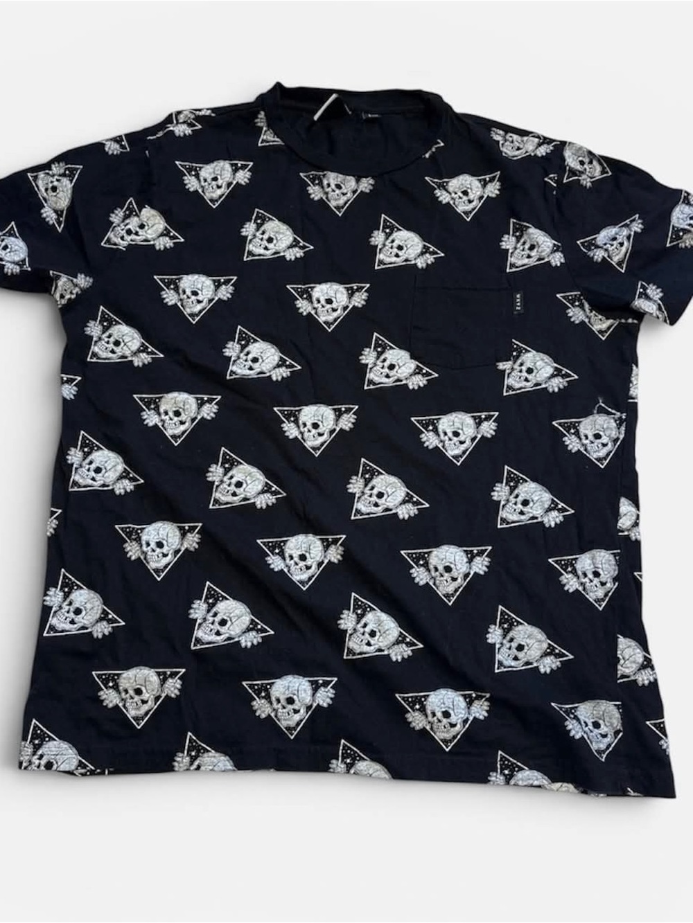 WXYZ Mens L Black Skull Triangle Pocket T-Shirt Gothic Grunge Skater 100% C